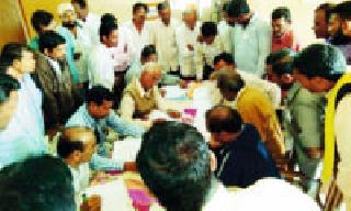 Market Committee dominates | बाजार समितीवर राकाँचे वर्चस्व