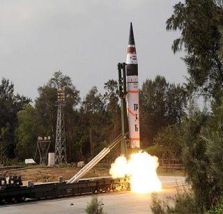 Successful test of Agni-5 missile testing in China, Pakistan | चीन, पाकिस्तानचा वेध घेणा-या अग्नि-5 क्षेपणास्त्राची चाचणी यशस्वी Successful test of Agni-5 missile testing in China, Pakistan | चीन, पाकिस्तानचा वेध घेणा-या अग्नि-5 क्षेपणास्त्राची चाचणी यशस्वी