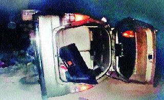 Accidents in road accidents; Dhule kills three | राहुड घाटात अपघात; धुळ्याचे तीन ठार Accidents in road accidents; Dhule kills three | राहुड घाटात अपघात; धुळ्याचे तीन ठार