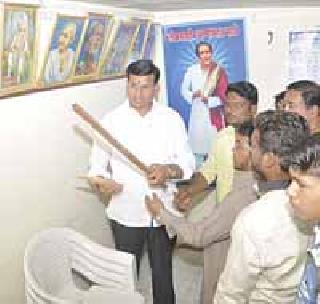 Senna's attack on Rana's office | राणांच्या कार्यालयावर सेनेचा हल्ला