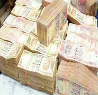 The Income Tax Department was conducting raids at the house of priests in Trimbakeshwar | त्र्यंबकेश्वरमध्ये पुरोहितांच्या घरावर आयकर विभागाने मारले छापे The Income Tax Department was conducting raids at the house of priests in Trimbakeshwar | त्र्यंबकेश्वरमध्ये पुरोहितांच्या घरावर आयकर विभागाने मारले छापे