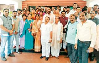 Central Housing Minister talks to corporators along with Municipal Heads | केंद्रीय गृहराज्यमंत्र्यांनी साधला नगराध्यक्षांसह नगरसेवकांशी संवाद Central Housing Minister talks to corporators along with Municipal Heads | केंद्रीय गृहराज्यमंत्र्यांनी साधला नगराध्यक्षांसह नगरसेवकांशी संवाद