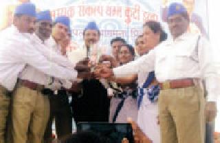 Manusmrti celebrates the burning of the combustion day | मनुस्मृती दहन दिन साजरा