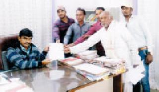 Remove encroachment as per old count | जुन्या मोजणीनुसार अतिक्रमण काढा Remove encroachment as per old count | जुन्या मोजणीनुसार अतिक्रमण काढा