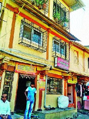 Income Tax raids in Trimbak: Notices to nine priests | त्र्यंबकमध्ये आयकर छापे : नऊ पुरोहितांना नोटिसा