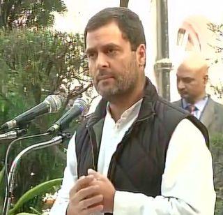 Victim of bullet injuries, Rahul Gandhi's assault | नोटाबंदीच्या यज्ञात सामान्यांचा बळी, राहुल गांधींचा घणाघात Victim of bullet injuries, Rahul Gandhi's assault | नोटाबंदीच्या यज्ञात सामान्यांचा बळी, राहुल गांधींचा घणाघात