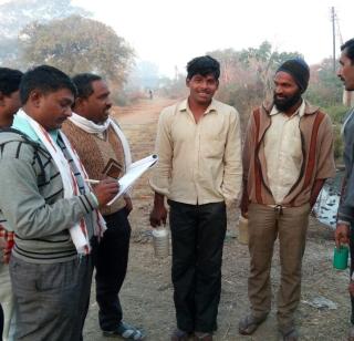 Affidavits taken by the goose-goers open | उघड्यावर शौचास जाणाऱ्यांकडून घेतली शपथपत्रे Affidavits taken by the goose-goers open | उघड्यावर शौचास जाणाऱ्यांकडून घेतली शपथपत्रे