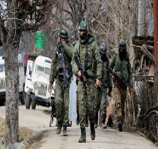 Two jawans injured in militant firing | दहशतवाद्यांच्या गोळीबारात दोन जवान जखमी Two jawans injured in militant firing | दहशतवाद्यांच्या गोळीबारात दोन जवान जखमी