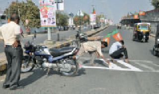 Chief minister's king? : | मुख्यमंत्री की राजा ? :