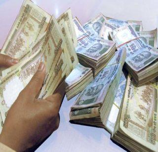 Income Tax Department raids on jewelery markets in Zaveri Bazar | झवेरी बाजारातील सराफा व्यापा-यांवर आयकर विभागाची छापेमारी Income Tax Department raids on jewelery markets in Zaveri Bazar | झवेरी बाजारातील सराफा व्यापा-यांवर आयकर विभागाची छापेमारी