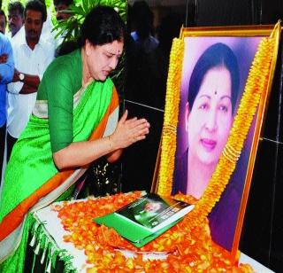 Finally, the formula of the Adramukas is going to Chinamamana | अखेर अद्रमुकची सूत्रे चिनम्मांकडे Finally, the formula of the Adramukas is going to Chinamamana | अखेर अद्रमुकची सूत्रे चिनम्मांकडे