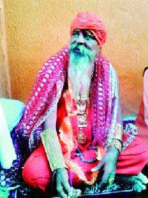 Goldbaba has reduced gold on her body | गोल्डनबाबांनी अंगावरील सोने घटविले