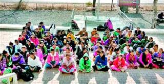 Assistant Collector stays outside the office | सहायक जिल्हाधिकारी कार्यालयाबाहेर ठिय्या