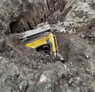 Coal mine; Death of ten laborers | कोळसा खाण कोेसळली; दहा मजुरांचा मृत्यू Coal mine; Death of ten laborers | कोळसा खाण कोेसळली; दहा मजुरांचा मृत्यू