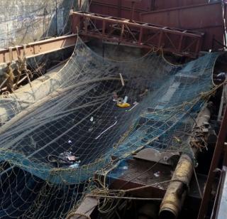 The body of the chame | पालिकेच्या खड्ड्यात चिमुरड्याचा गेला जीव