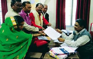 Apply a hawker policy in the city | शहरात फेरीवाला धोरण राबवा Apply a hawker policy in the city | शहरात फेरीवाला धोरण राबवा