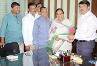 Repair of pajar lake to be constructed in Jalakt Shiva | जलयुक्त शिवारात व्हावी पाझर तलावाची दुरूस्ती