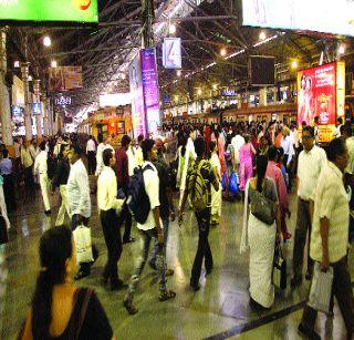 Sloping to the Central Railway | मध्य रेल्वेवर सरकत्या जिन्यांचा वर्षाव Sloping to the Central Railway | मध्य रेल्वेवर सरकत्या जिन्यांचा वर्षाव