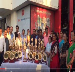 Video: Akola Sports Festival's Prize Unveiled | video : अकोला स्पोर्ट्स फेस्टिव्हलच्या पारितोषिकांचे अनावरण Video: Akola Sports Festival's Prize Unveiled | video : अकोला स्पोर्ट्स फेस्टिव्हलच्या पारितोषिकांचे अनावरण