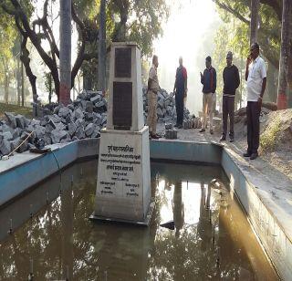 Ram Ganesh, all four persons who have been removing statues of Gadkari, are in police custody | राम गणेश गडकरींचा पुतळा हटवणा-या चौघांना पोलीस कोठडी Ram Ganesh, all four persons who have been removing statues of Gadkari, are in police custody | राम गणेश गडकरींचा पुतळा हटवणा-या चौघांना पोलीस कोठडी