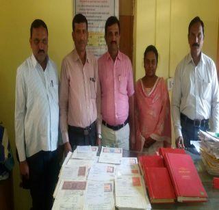 32 registrars seized from the house of the lender in Pendhagaon | पेंढगाव येथील सावकाराच्या घरातून 32 रजिस्ट्रर जप्त
