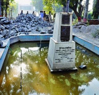 Ram Ganesh demolished the statue of Gadkari | राम गणेश गडकरींचा पुतळा हटविला Ram Ganesh demolished the statue of Gadkari | राम गणेश गडकरींचा पुतळा हटविला