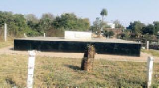 Savarkar ignored Gadkari's maiden | सावनेरातील गडकरी स्मृतिस्थळ दुर्लक्षित