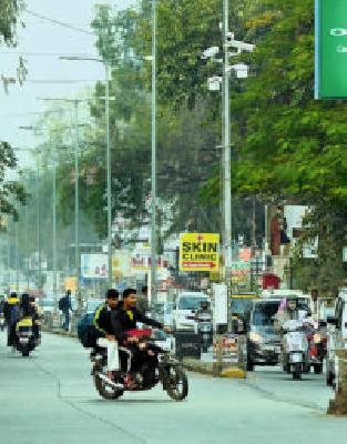 If signal breaks, CCTV will appear! | सिग्नल तोडाल तर सीसीटीव्हीत दिसाल ! If signal breaks, CCTV will appear! | सिग्नल तोडाल तर सीसीटीव्हीत दिसाल !