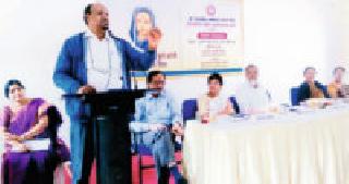 The Muslim woman in India is still locked up | भारतातील मुस्लीम स्त्री अजूनही बंदिस्तच The Muslim woman in India is still locked up | भारतातील मुस्लीम स्त्री अजूनही बंदिस्तच