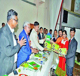 Farmer's 'Poran' made a Krishnardini App | शेतकऱ्यांच्या ‘पोरां’नी बनवला कृषिदर्शिनी अॅप Farmer's 'Poran' made a Krishnardini App | शेतकऱ्यांच्या ‘पोरां’नी बनवला कृषिदर्शिनी अॅप