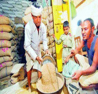 Action on non-pickers | धान्य न उचलणाऱ्यांवर कारवाई Action on non-pickers | धान्य न उचलणाऱ्यांवर कारवाई