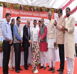 Trying to provide employment to one lakh people in Solapur | सोलापुरात एक लाख लोकांना रोजगार देण्यासाठी प्रयत्न Trying to provide employment to one lakh people in Solapur | सोलापुरात एक लाख लोकांना रोजगार देण्यासाठी प्रयत्न