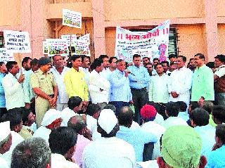 Assure the farmland | शेतमालास हमीभाव द्या