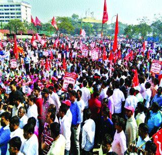 JNPT hit on custom house | जेएनपीटीच्या कस्टम हाऊसवर धडक JNPT hit on custom house | जेएनपीटीच्या कस्टम हाऊसवर धडक