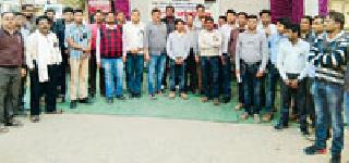 Prohibition of administration by dharna agitation | धरणे आंदोलनातून केला प्रशासनाचा निषेध Prohibition of administration by dharna agitation | धरणे आंदोलनातून केला प्रशासनाचा निषेध