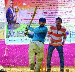 Durgabhrimivarivir Maval 'meadow' stunt | दुर्गभ्रमंतीवीर मावळ्याचे ‘मैदानी’ धाडस