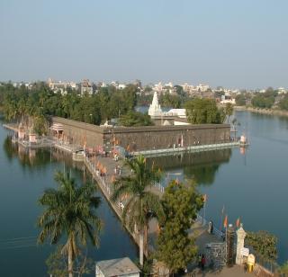 Preparing for the pilgrimage of Solapur Siddarameshwar in the final phase | सोलापूर सिद्धरामेश्वरांच्या यात्रेची तयारी अंतिम टप्प्यात Preparing for the pilgrimage of Solapur Siddarameshwar in the final phase | सोलापूर सिद्धरामेश्वरांच्या यात्रेची तयारी अंतिम टप्प्यात