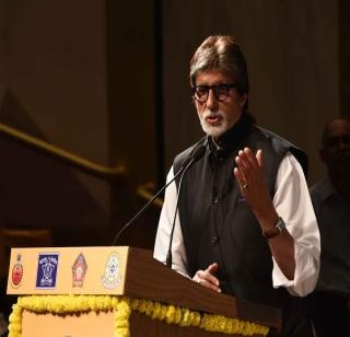Use of IT in Traffic Control, various activities are commendable - Amitabh Bachchan | वाहतूक नियंत्रणातील आयटीचा वापर, विविध उपक्रम प्रशंसनीय - अमिताभ बच्चन Use of IT in Traffic Control, various activities are commendable - Amitabh Bachchan | वाहतूक नियंत्रणातील आयटीचा वापर, विविध उपक्रम प्रशंसनीय - अमिताभ बच्चन