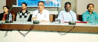 Young people should be social workers for cleanliness | स्वच्छतेसाठी तरुणांनी समाजाचे प्रचारक व्हावे Young people should be social workers for cleanliness | स्वच्छतेसाठी तरुणांनी समाजाचे प्रचारक व्हावे