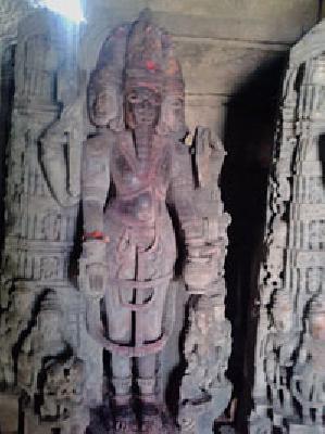 The Hemadpanthi temple on the way to extinction | धानोरातील हेमाडपंथी मंदिर नामशेष होण्याच्या मार्गावर The Hemadpanthi temple on the way to extinction | धानोरातील हेमाडपंथी मंदिर नामशेष होण्याच्या मार्गावर