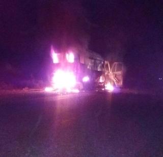 A fire at the ambulance due to the short circuit | शॉर्टसर्किटमुळे रुग्णवाहिकेला आग खाक