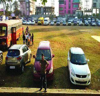 Playground parking lot | खेळाची मैदाने पार्किंगच्या कचाट्यात Playground parking lot | खेळाची मैदाने पार्किंगच्या कचाट्यात