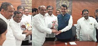 In the Shirol section, | शिरोळमधील मातब्बर भाजपमध्ये दाखल In the Shirol section, | शिरोळमधील मातब्बर भाजपमध्ये दाखल