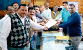 Opposition to Selfie and Daily Attendance | सेल्फी व डेली अटेन्डन्सला शिक्षकांचा विरोध