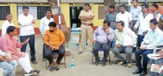 Bachu Kadamudhudha administration | बच्चू कडूंपुढे प्रशासन नमले Bachu Kadamudhudha administration | बच्चू कडूंपुढे प्रशासन नमले