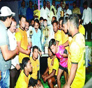 Gavdevi Bhatsai team wins in kabaddi competition | कबड्डी स्पर्धेत गावदेवी भातसई संघ विजयी Gavdevi Bhatsai team wins in kabaddi competition | कबड्डी स्पर्धेत गावदेवी भातसई संघ विजयी