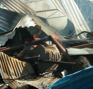 Nashik: Two fire incidents in the scrap market | नाशिक : भंगार बाजारात आगीच्या दोन घटना Nashik: Two fire incidents in the scrap market | नाशिक : भंगार बाजारात आगीच्या दोन घटना