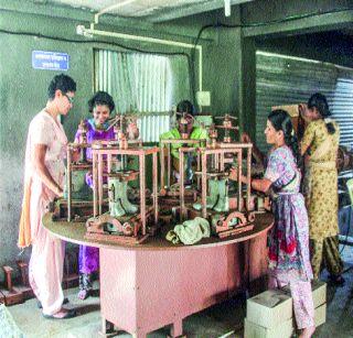 Social organizations need encouragement | सामाजिक संस्थांना प्रोत्साहनाची आवश्यकता Social organizations need encouragement | सामाजिक संस्थांना प्रोत्साहनाची आवश्यकता