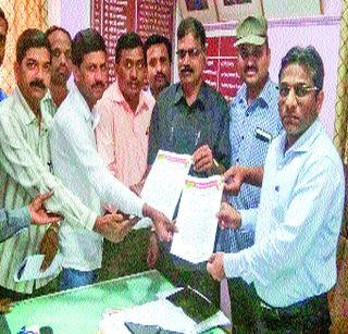 Selfie teachers boycott | सेल्फीवर शिक्षकांचा बहिष्कार Selfie teachers boycott | सेल्फीवर शिक्षकांचा बहिष्कार