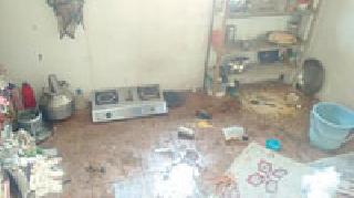 The bottle of cylinders gets burnt | सिलिंडरचा भडकादोन विद्यार्थिनी भाजल्या